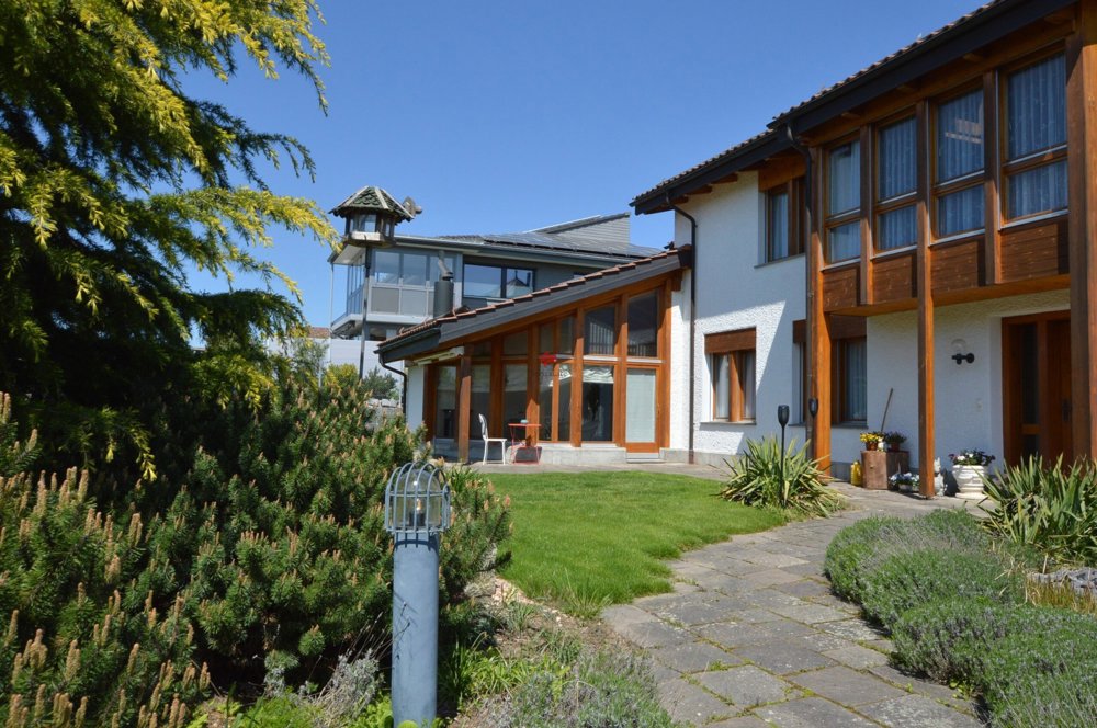7 rooms House to buy in Hinwil - image 1/13