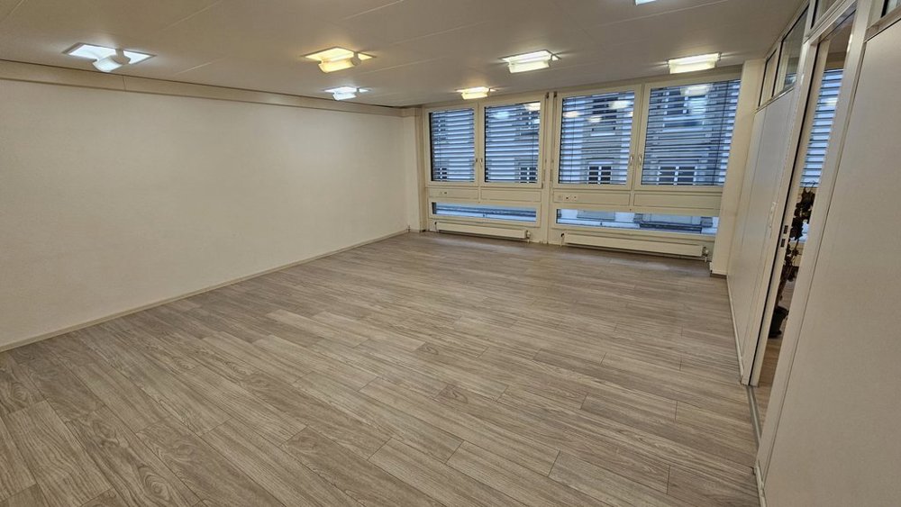 Bureau & Commerce null pièces à louer à Bienne - image 1/5