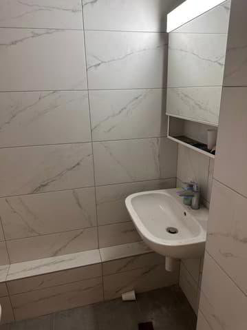 Ufficio & Commercio di 2 locali in affitto a Travers - immagine 1/5