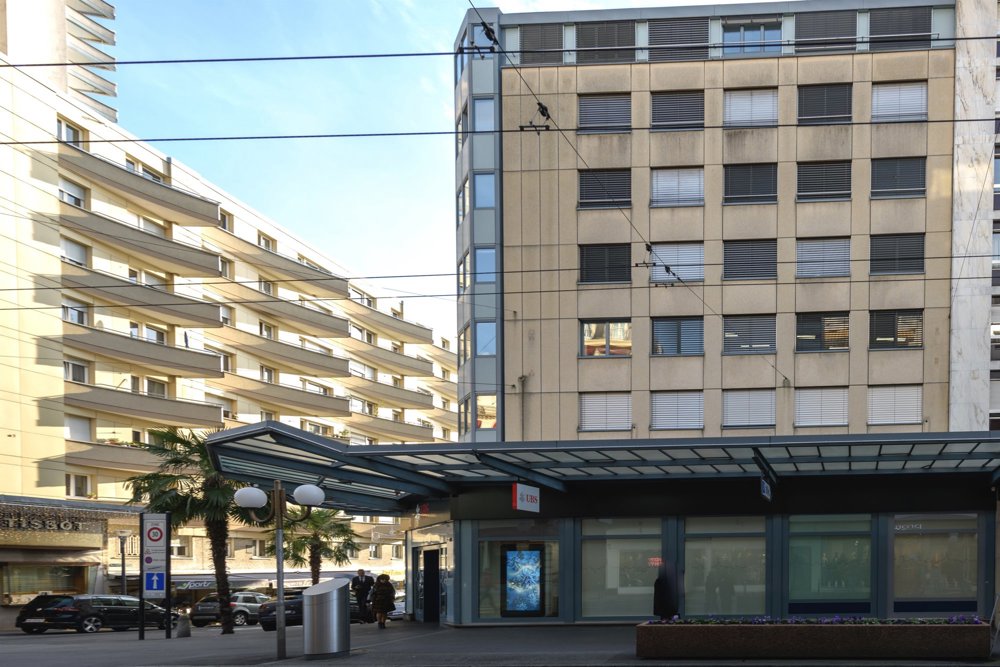 null rooms Car park, garage for rent in Montreux - image 1/2