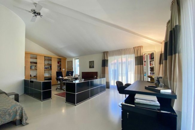 6 rooms Apartment to buy in Pura - image 1/1
