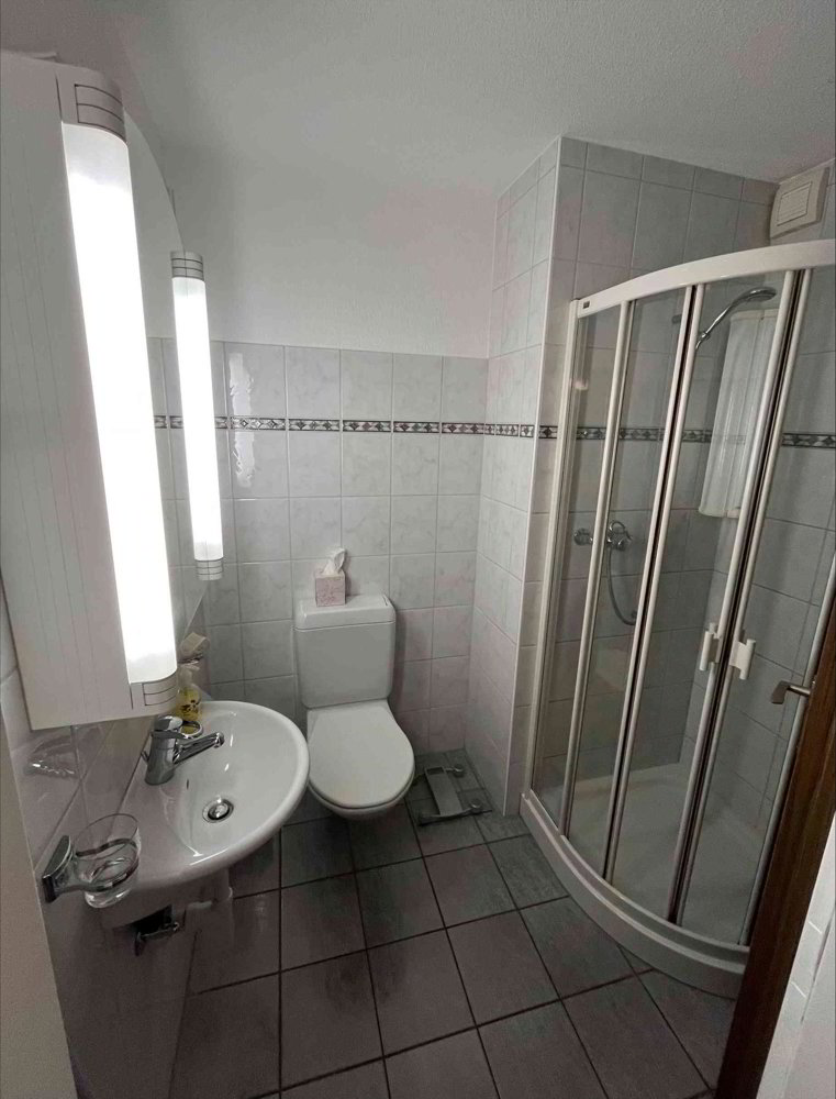 6 Zimmer Wohnung zum verkaufen in Surava - Bild 1/5