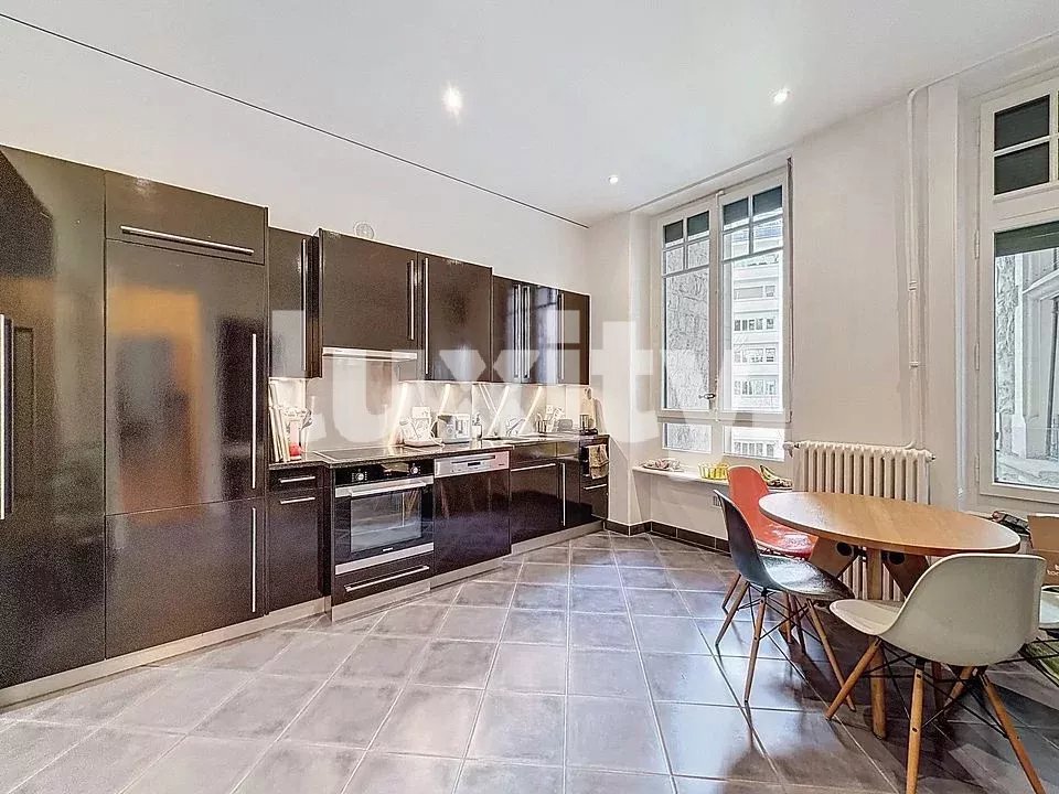 9 Zimmer Wohnung zu vermieten in Genève - Bild 1/3