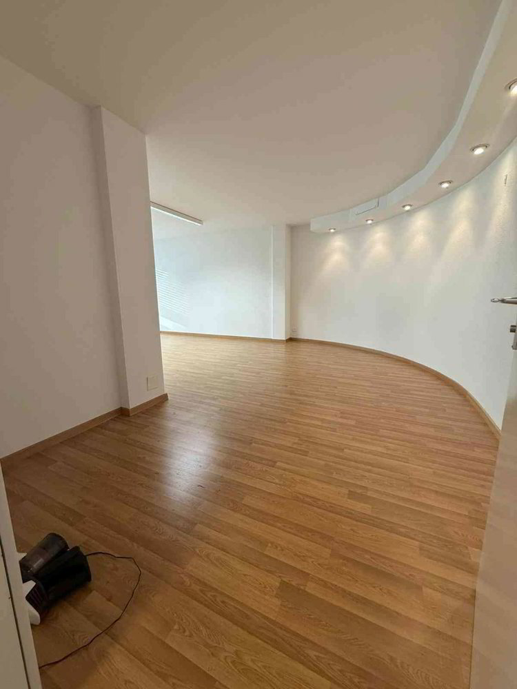 Bureau & Commerce 2.5 pièces à louer à Zurich - image 1/7