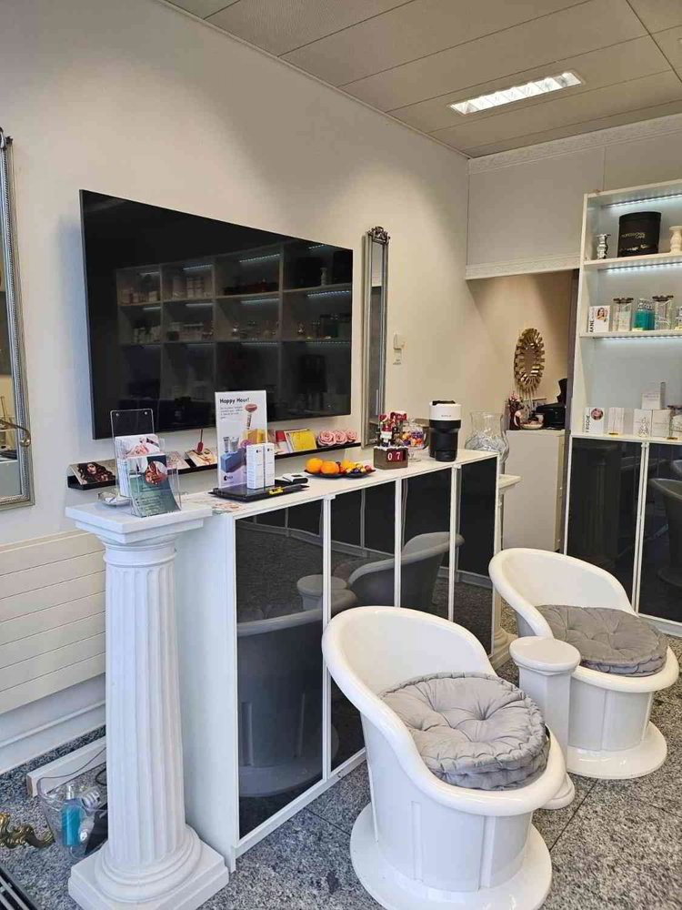 1.5 rooms Office & Commercial for rent in Adliswil - image 1/7