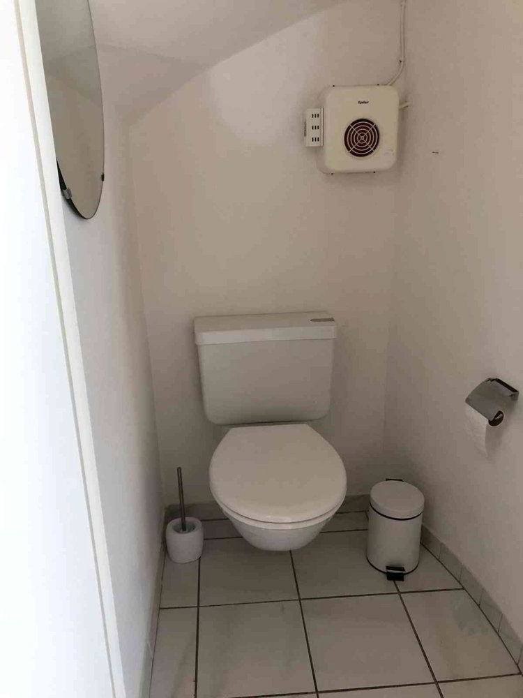 2.5 rooms Office & Commercial for rent in Ueberstorf - image 1/6