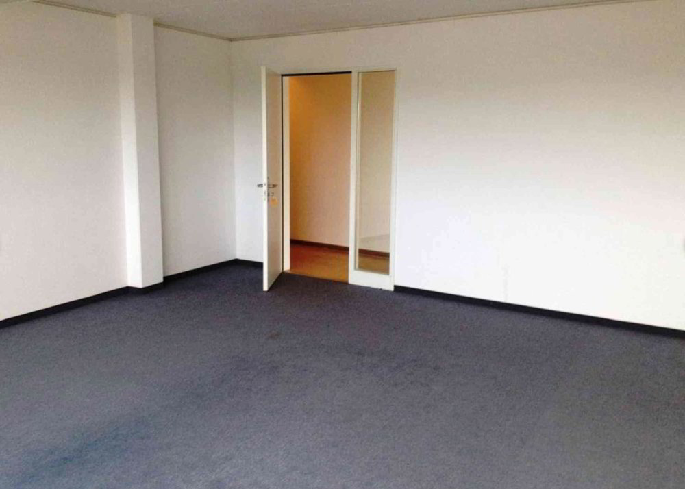 8 rooms Office & Commercial for rent in Winterthur - image 1/11