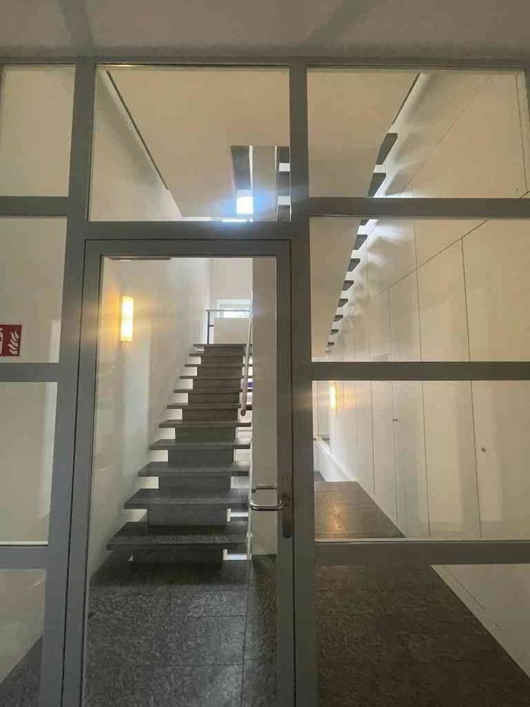 8 Zimmer Büro zu vermieten in Zürich - Bild 1/11