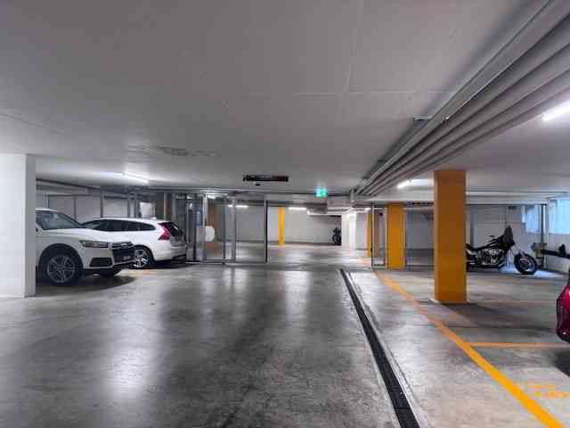 null rooms Car park, garage for rent in Effretikon - image 1/2