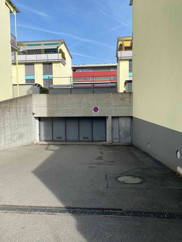 Parking, garage null pièces à louer à Uznach - image 1/2