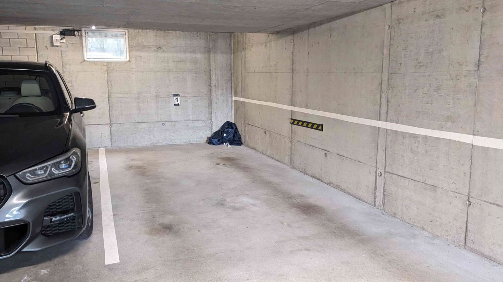 null rooms Car park, garage for rent in Spreitenbach - image 1/2