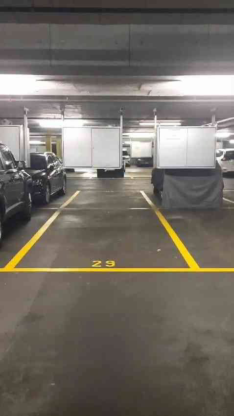 null rooms Car park, garage for rent in Zurigo - image 1/1