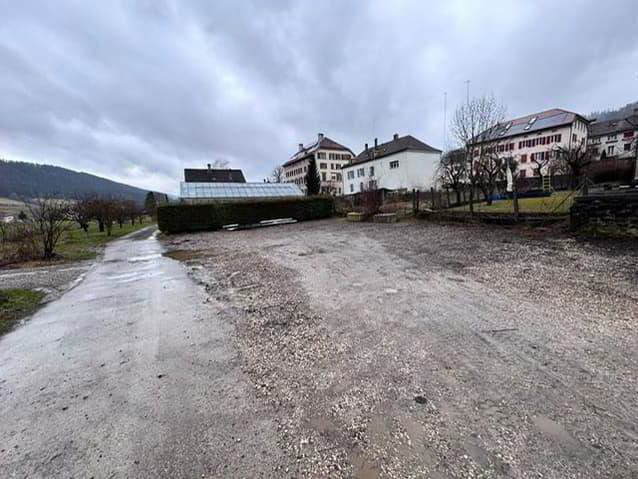 Parcheggio, garage di null locali in affitto a Travers - immagine 1/1