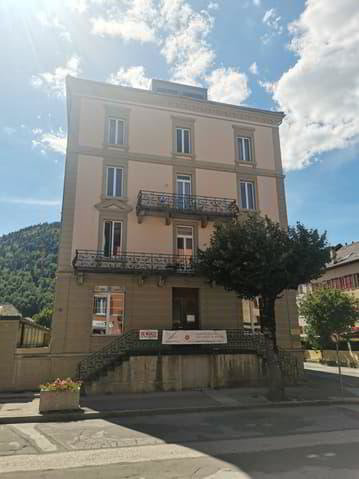 Appartamento di 4 locali in affitto a Fleurier - immagine 1/8