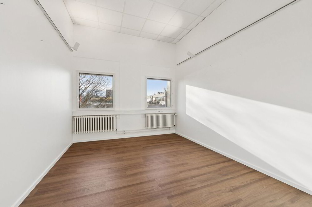 null rooms Office & Commercial for rent in Steinhausen - image 1/6