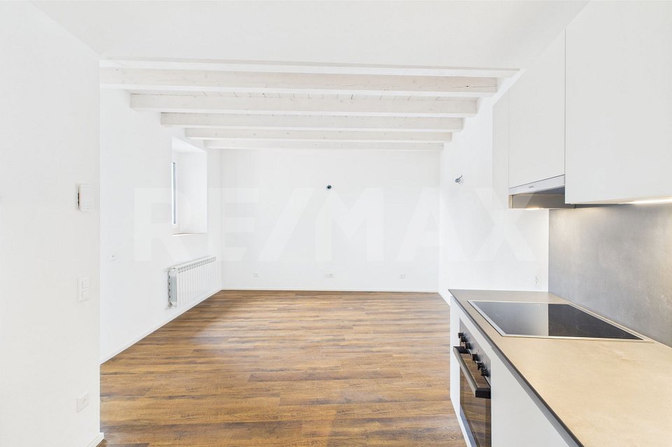 Casa di 6 locali in vendita a Miglieglia - immagine 1/13