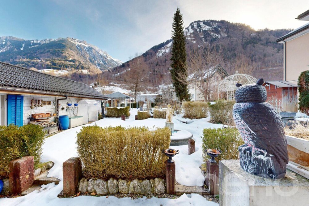 7.5 Zimmer Haus zum verkaufen in Linthal - Bild 1/12