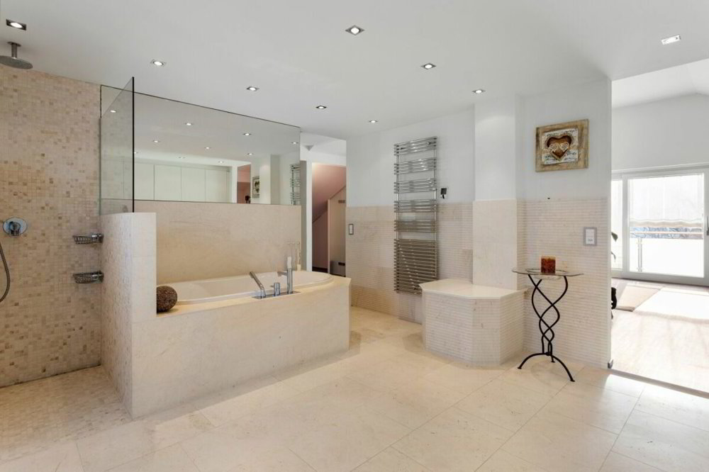 10.5 rooms House to buy in Wallisellen - image 1/13