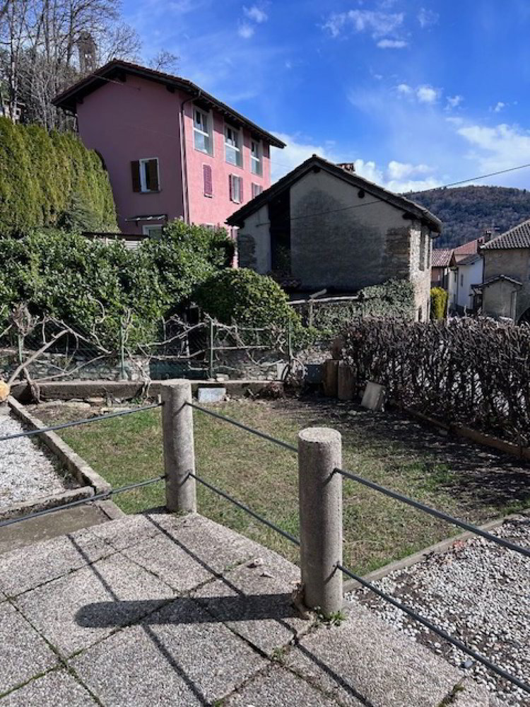 Casa di 8 locali in vendita a Miglieglia - immagine 1/27