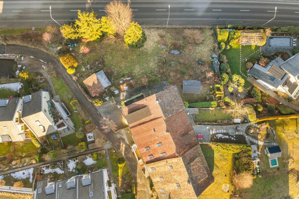 6.5 rooms House to buy in Egg b. Zürich - image 1/12