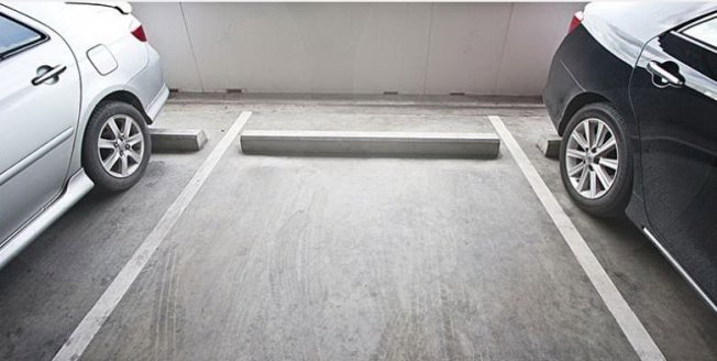 null rooms Car park, garage for rent in Adliswil - image 1/1