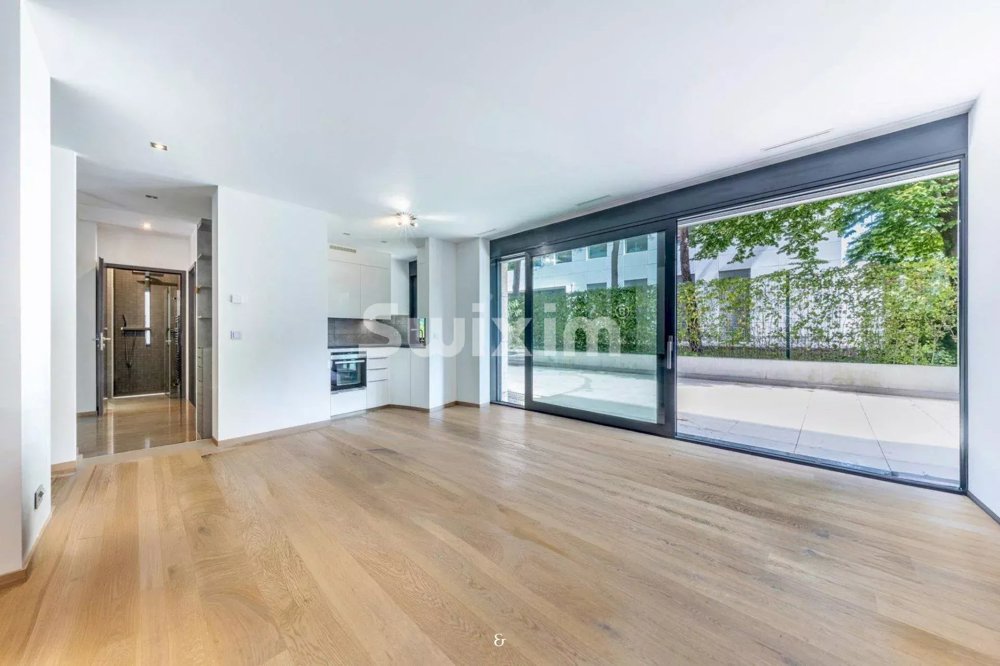 4 rooms Apartment to buy in Geneva - image 1/2