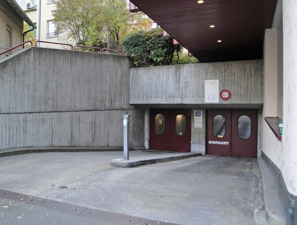 null rooms Car park, garage for rent in Zurigo - image 1/2