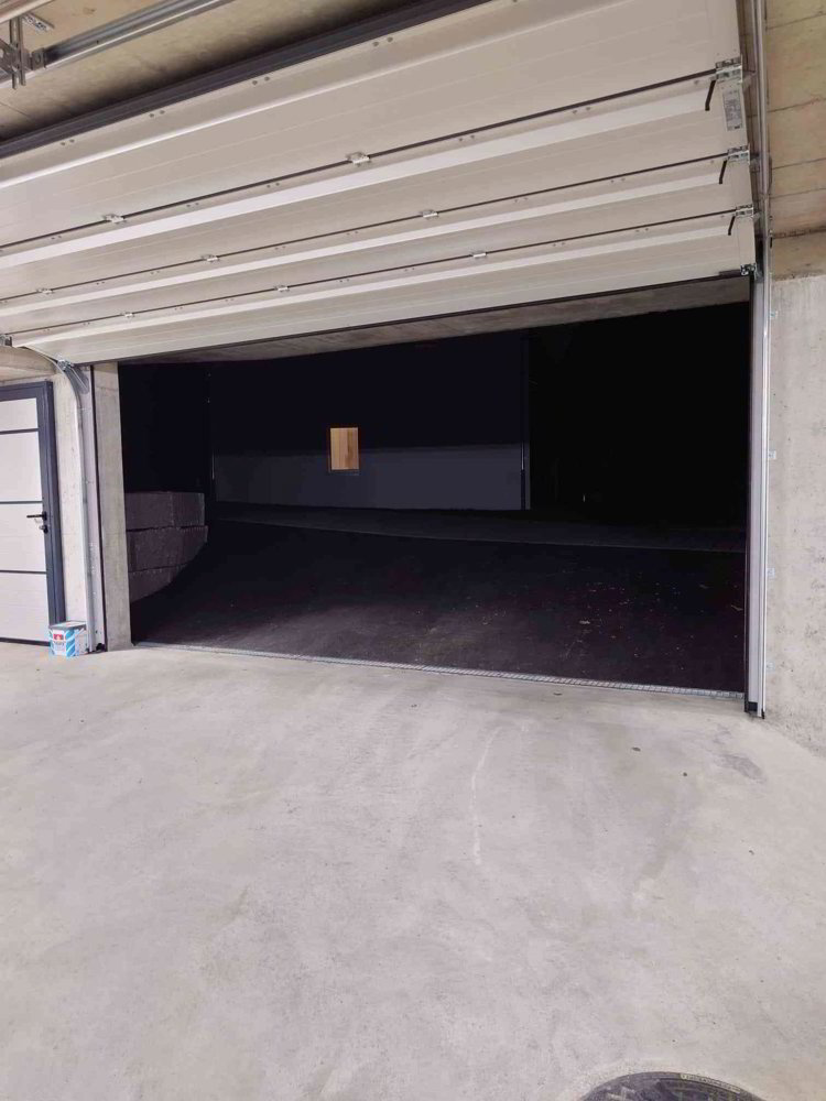 Parking, garage null pièces à louer à Leutwil - image 1/3