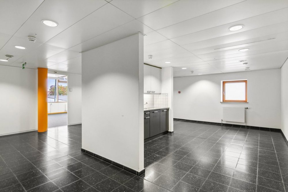 Bureau & Commerce null pièces à louer à Pratteln - image 1/12