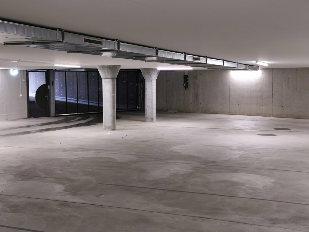 null rooms Car park, garage for rent in Esslingen - image 1/2