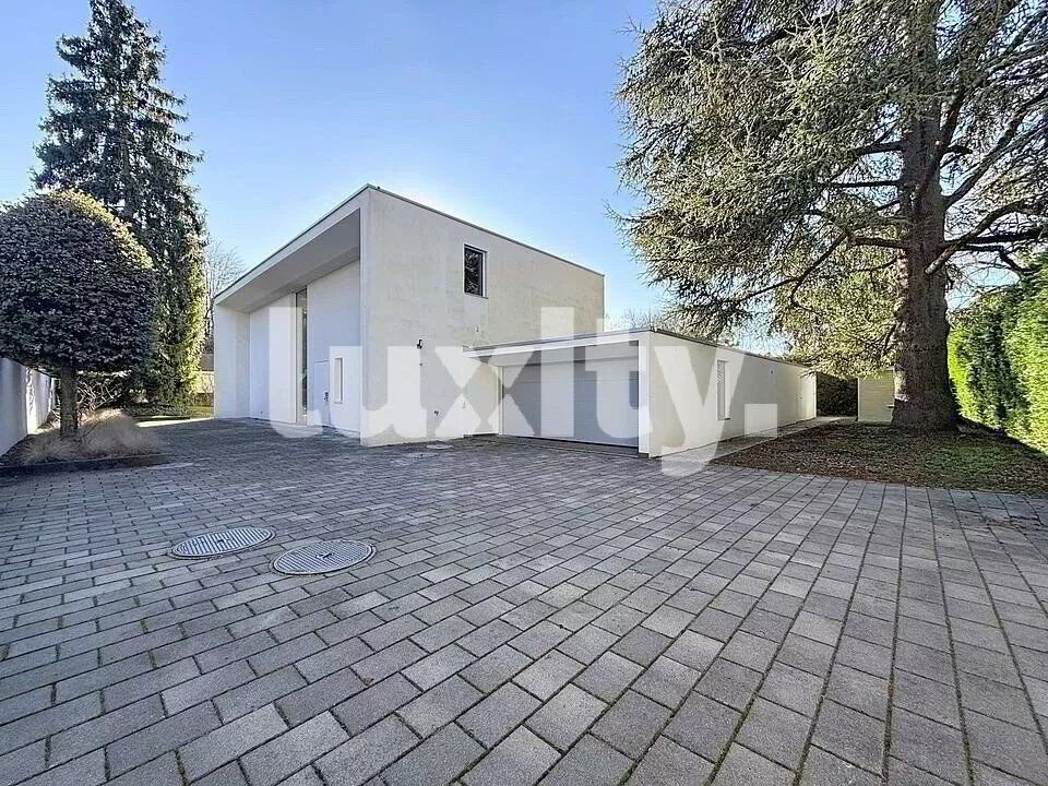 Maison 9 pièces à acheter à Chêne-Bougeries - image 1/1