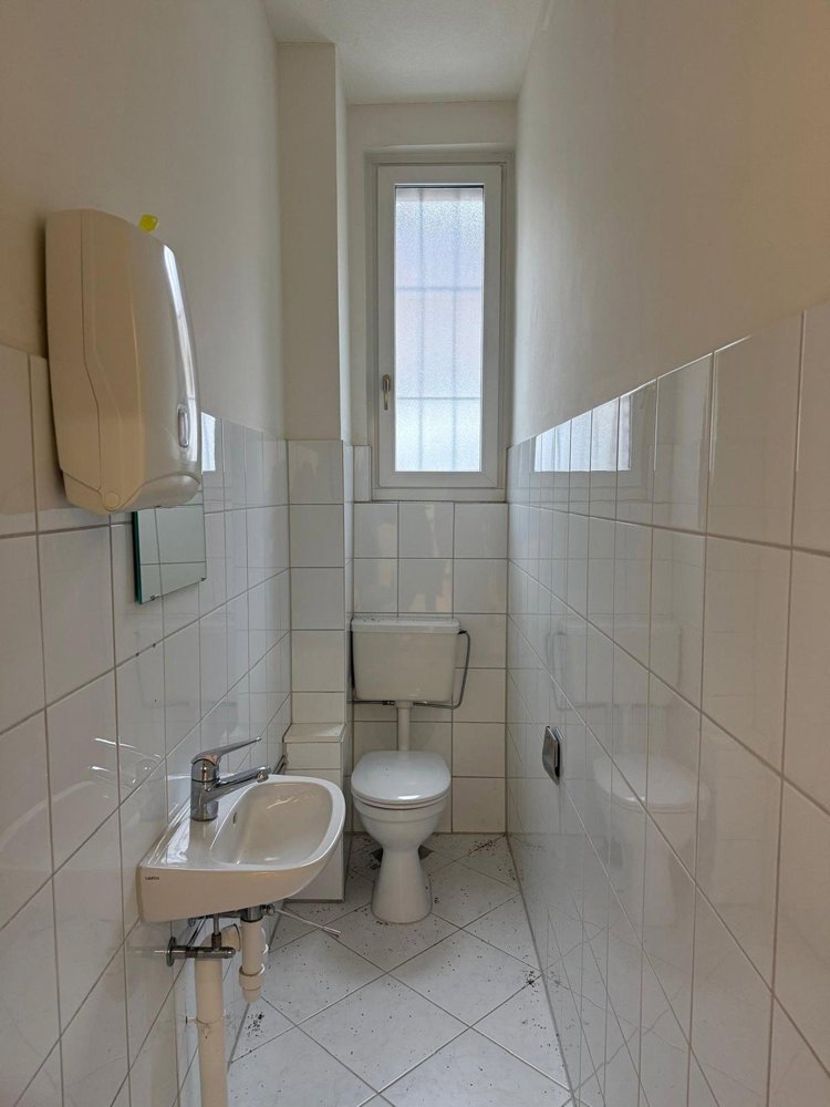 null rooms Office & Commercial for rent in Zurigo - image 1/13