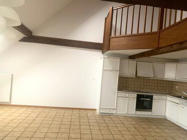 5 Zimmer Wohnung zu vermieten in La Chaux-de-Fonds - Bild 1/12