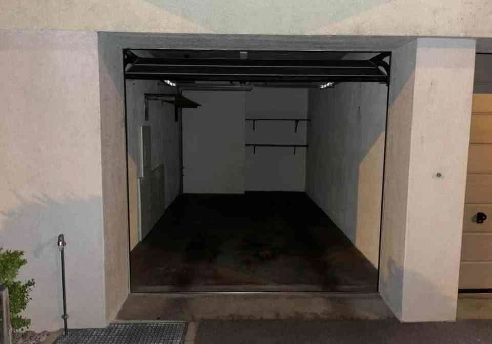 null rooms Car park, garage for rent in Basel - image 1/4