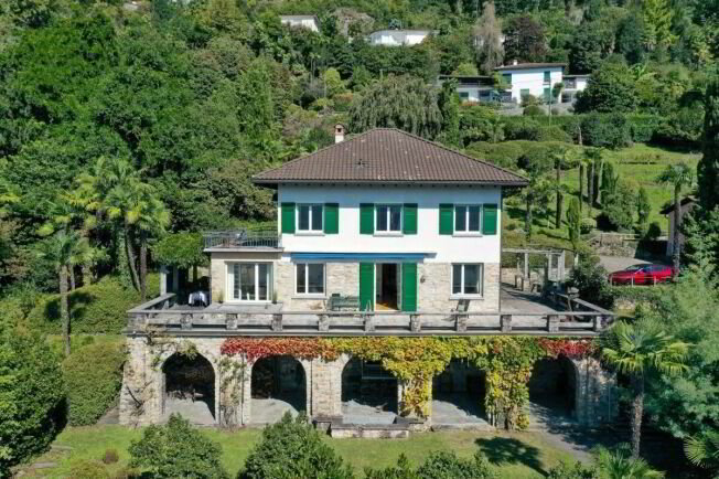 Casa di 7 locali in vendita a Brione sopra Minusio - immagine 1/1