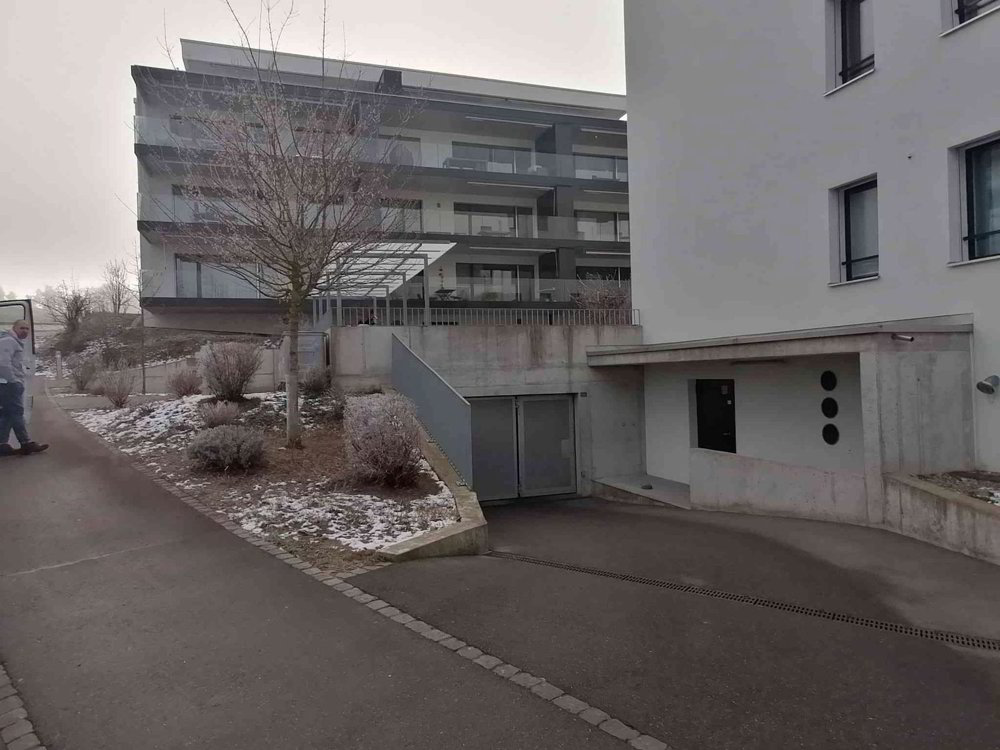 Parcheggio, garage di null locali in affitto a Köniz - immagine 1/4