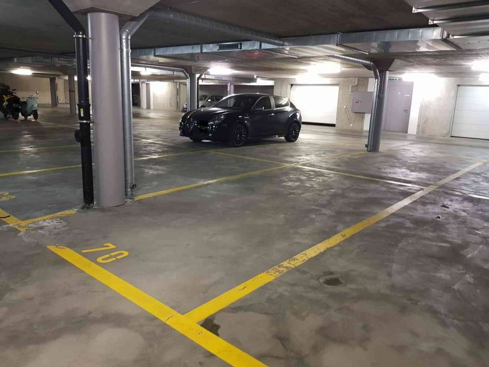 Parcheggio, garage di null locali in affitto a Sierre - immagine 1/2