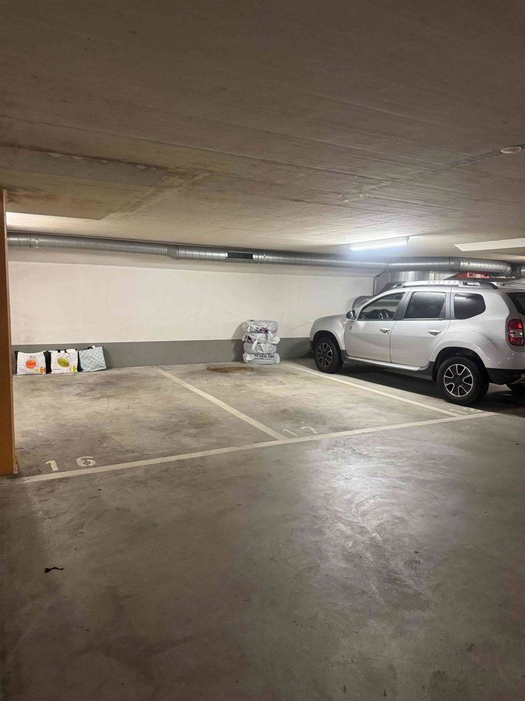 null Zimmer Parkplatz, Garage zu vermieten in Ecublens VD - Bild 1/2