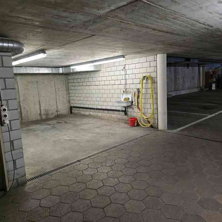 Parking, garage null pièces à louer à Lengnau BE - image 1/3