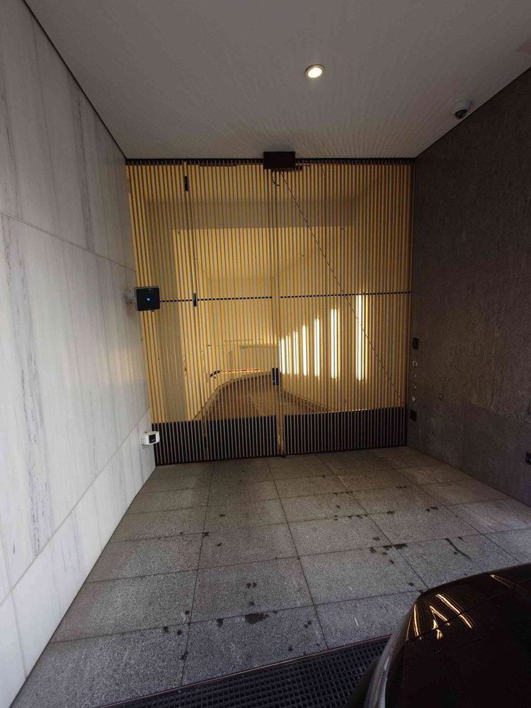 null rooms Car park, garage for rent in Basilea - image 1/4