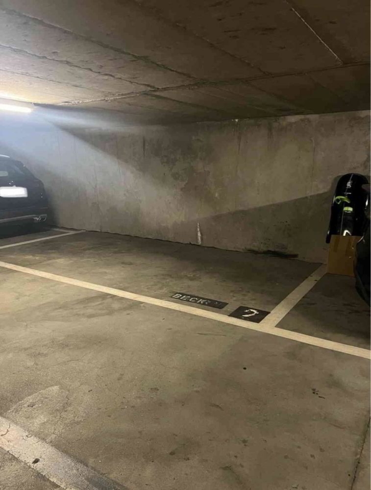 Parking, garage null pièces à louer à Genf - image 1/3