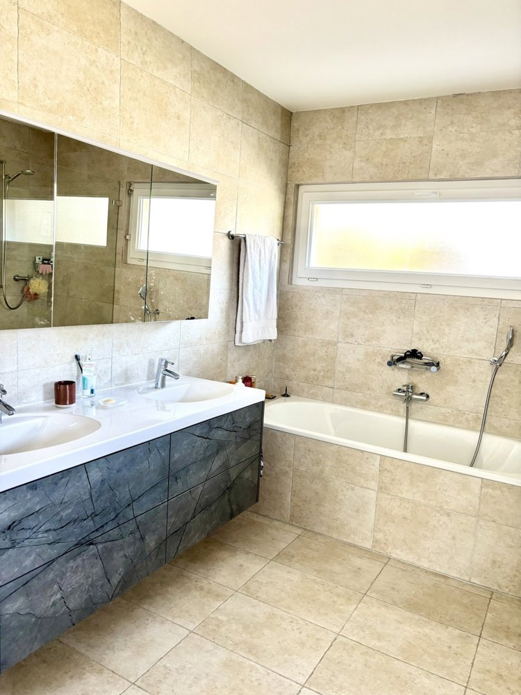 Casa di 5 locali in affitto a Châtel-St-Denis - immagine 1/13