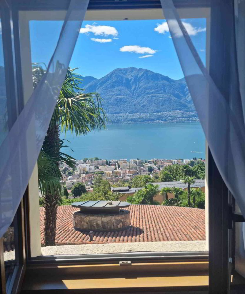 Casa di 7 locali in vendita a Brione sopra Minusio - immagine 1/6
