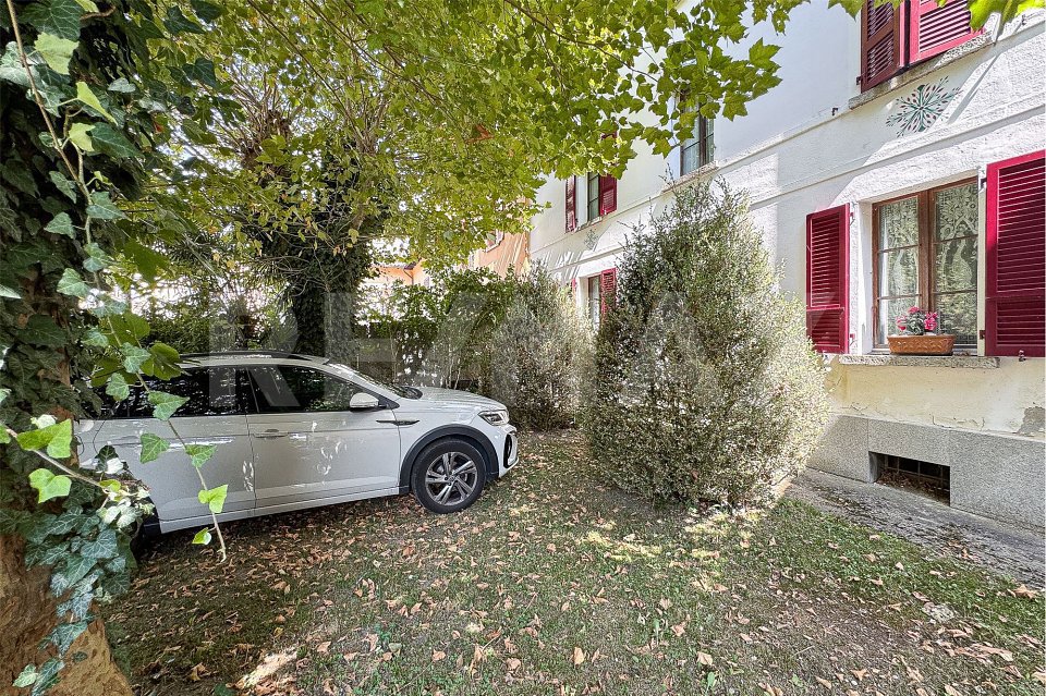 Casa di 6 locali in vendita a Corzoneso - immagine 1/4