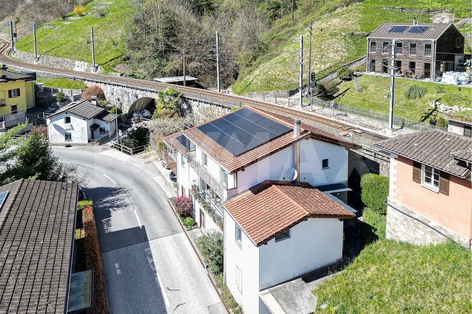 5 rooms House to buy in Intragna - image 1/4