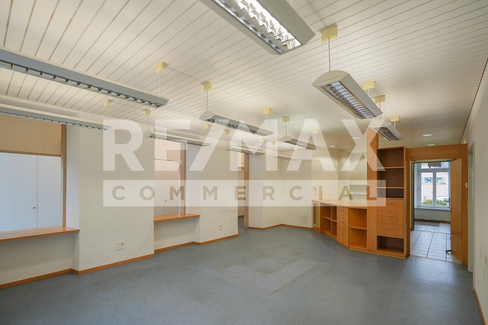 Bureau & Commerce null pièces à louer à Ueken - image 1/13
