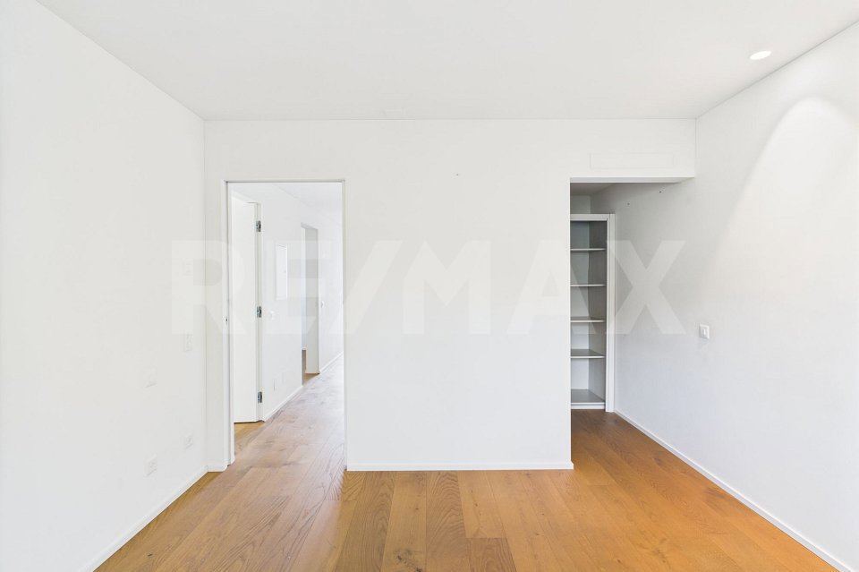 Appartamento di 4 locali in vendita a Pura - immagine 1/13