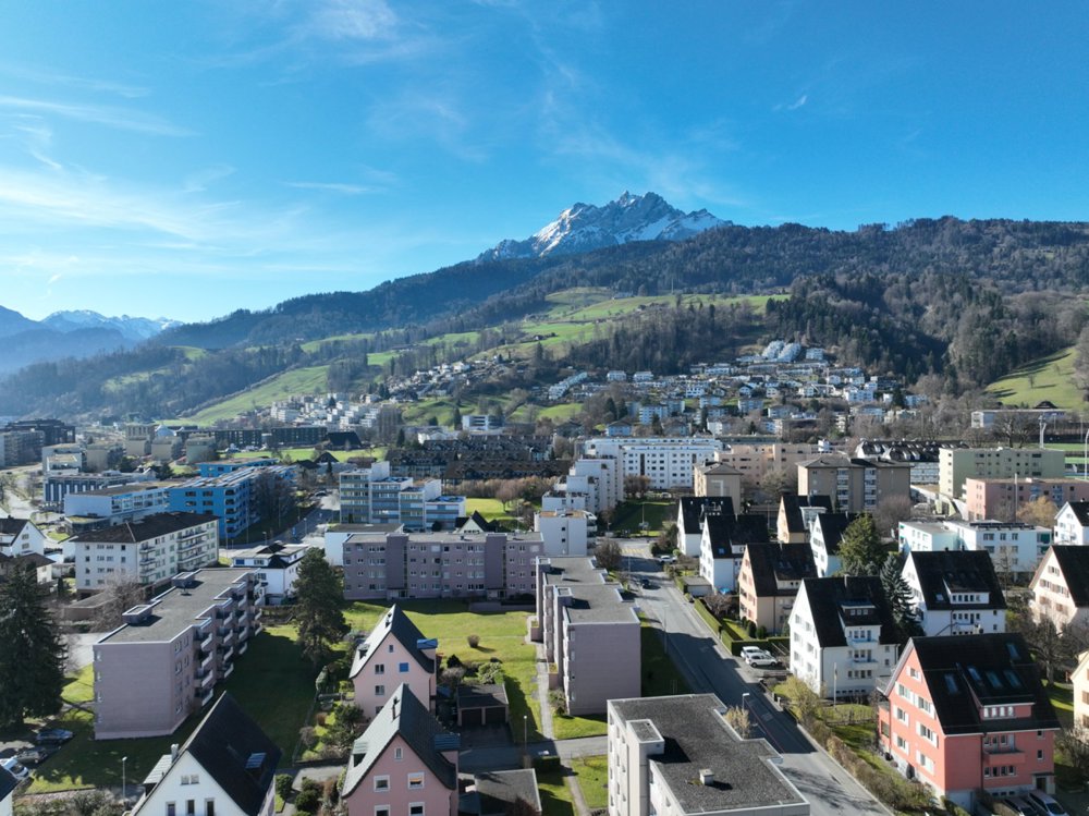 6 Zimmer Haus zum verkaufen in Kriens - Bild 1/8