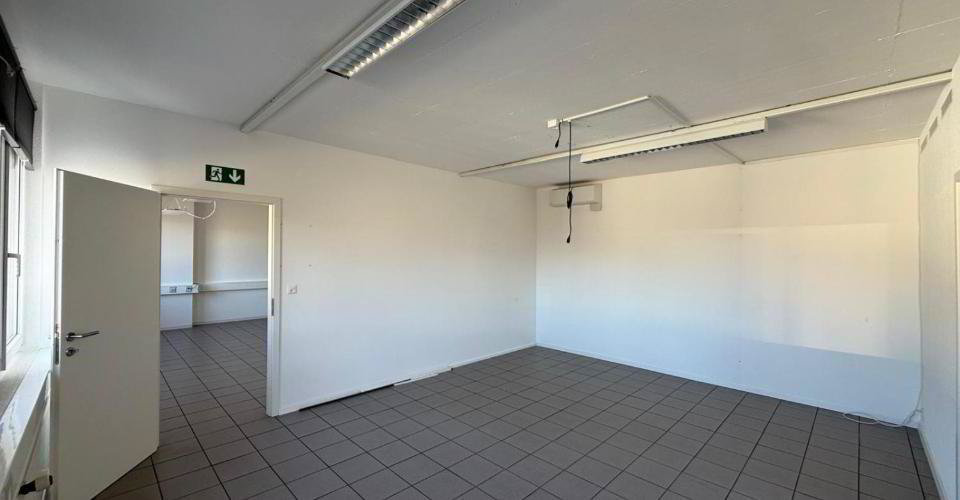 null rooms Office & Commercial for rent in Sion - image 1/13