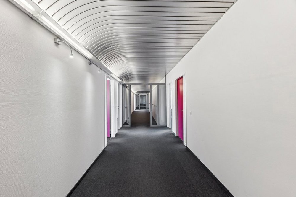 Zwei Geschosse voller Potential ! Ausgebaute Büro- und Gewerbeflächen - Ansicht 3